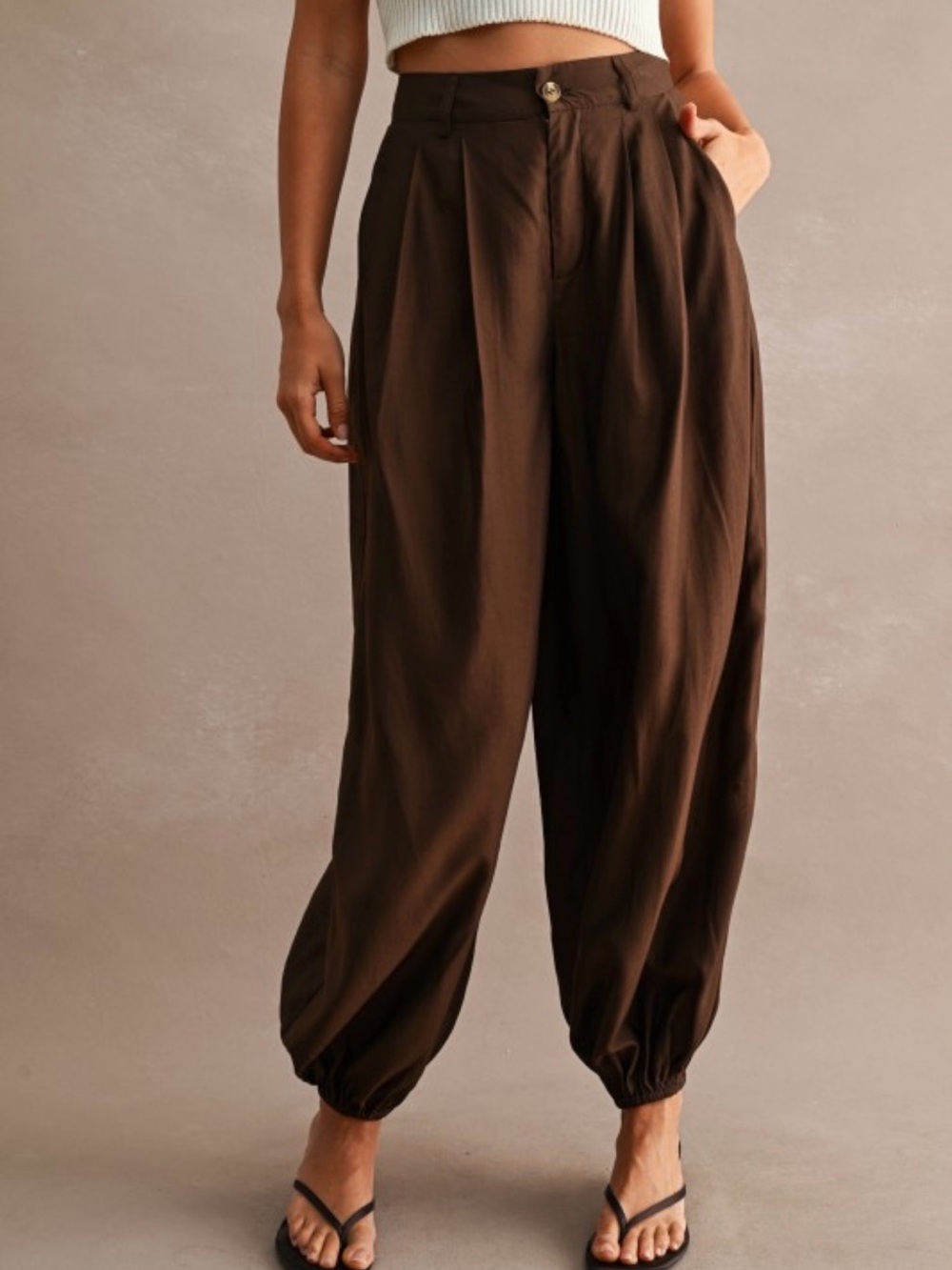 A503 Mable Lightweight High-Rise BalloonPants in Dark Brown